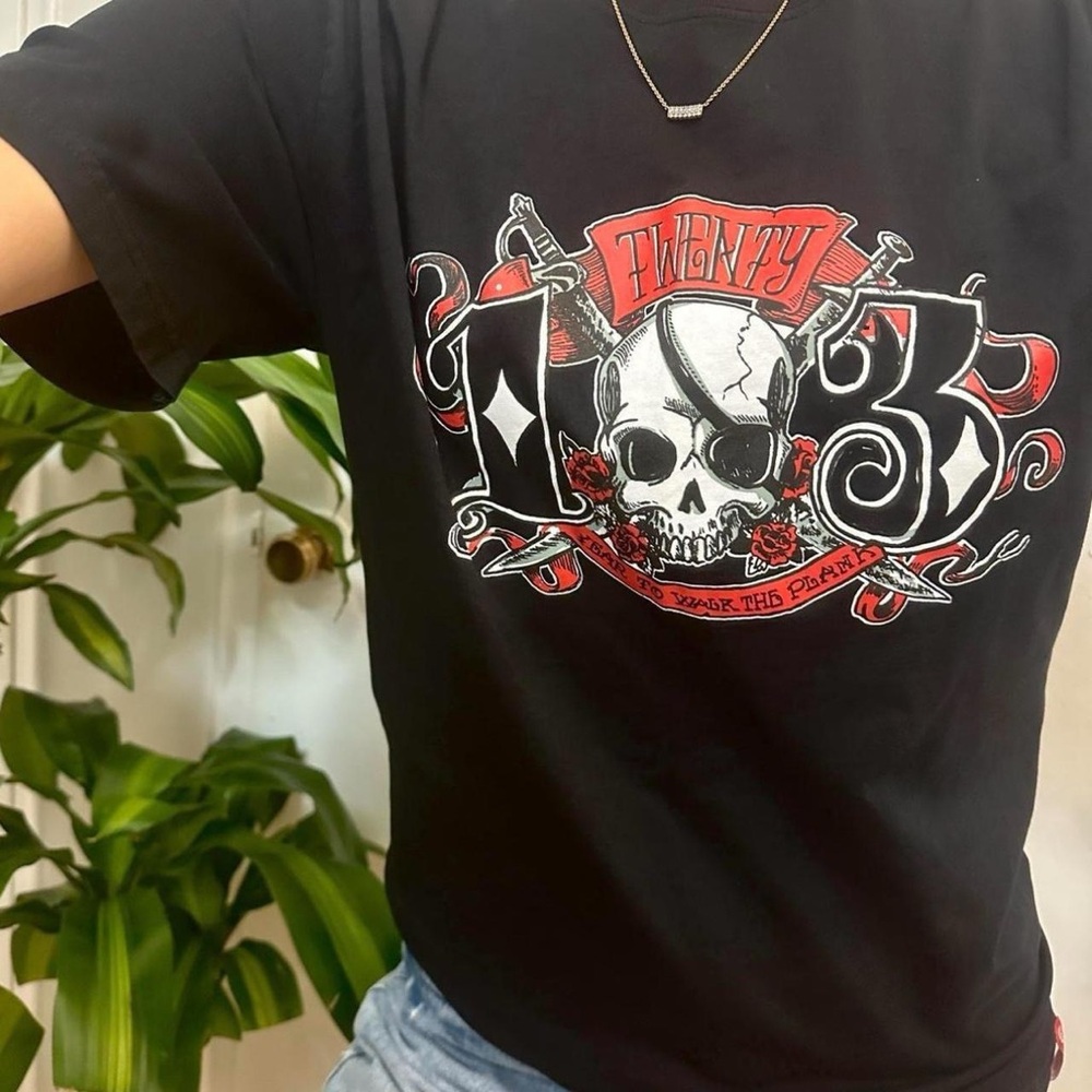 💜 Vintage Collector’s Disneyland Paris Skull Graphic T-Shirt Size Small